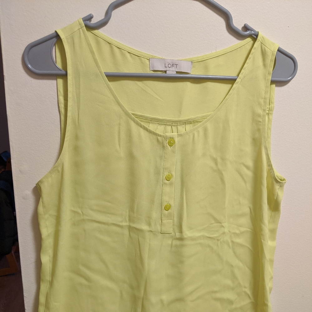 sleeveless blouse